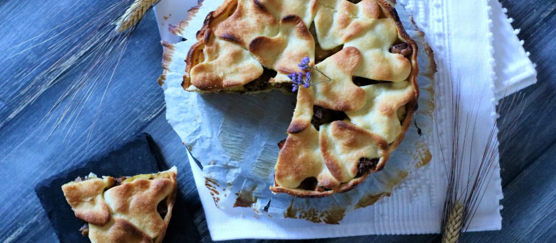 Crostata di patate, tempeh di fagioli e noci