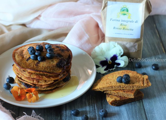 Pancake alle carote e mirtilli al profumo di lavanda e cannella