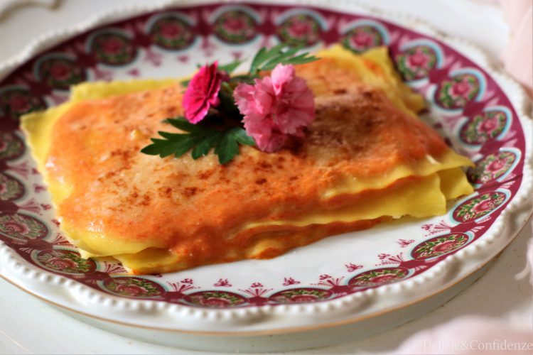 Lasagnette scomposte con crema di peperoni e rabarbaro