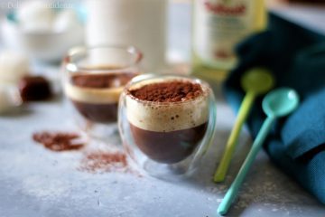 Smoothie al caffè con latte di mandorle, senza zucchero