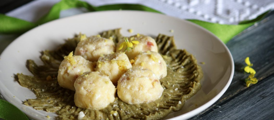 Gnocchi di ricotta con salsa di carciofi