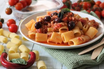 Pasta al sugo di tonno e olive