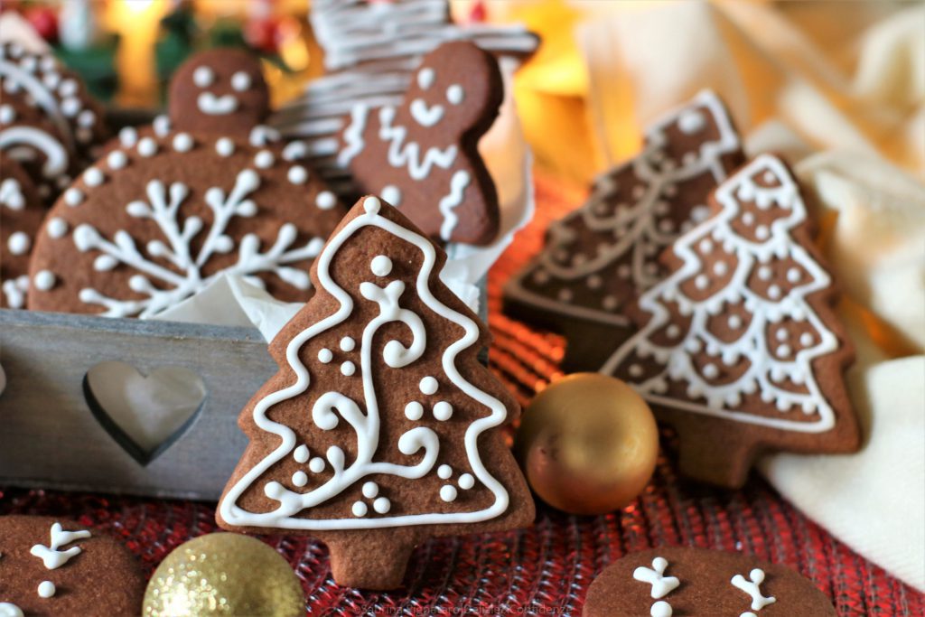 Biscotti di Natale decorati con ghiaccia reale - Delizie & Confidenze