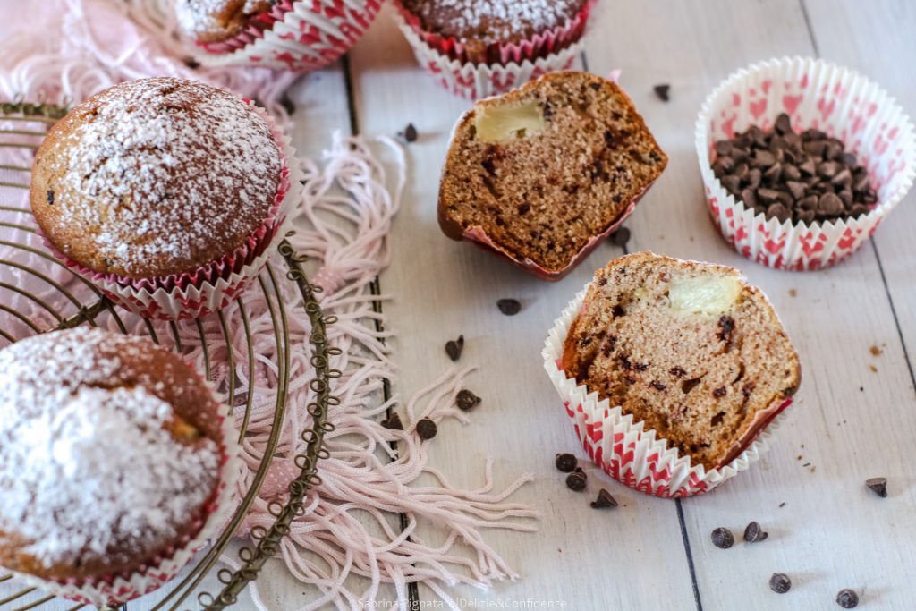 Muffin con farina di riso, gocce fondenti e ananas - Delizie & Confidenze