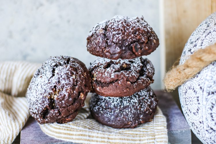 Biscotti al cioccolato, spezie e marmellata d'agrumi