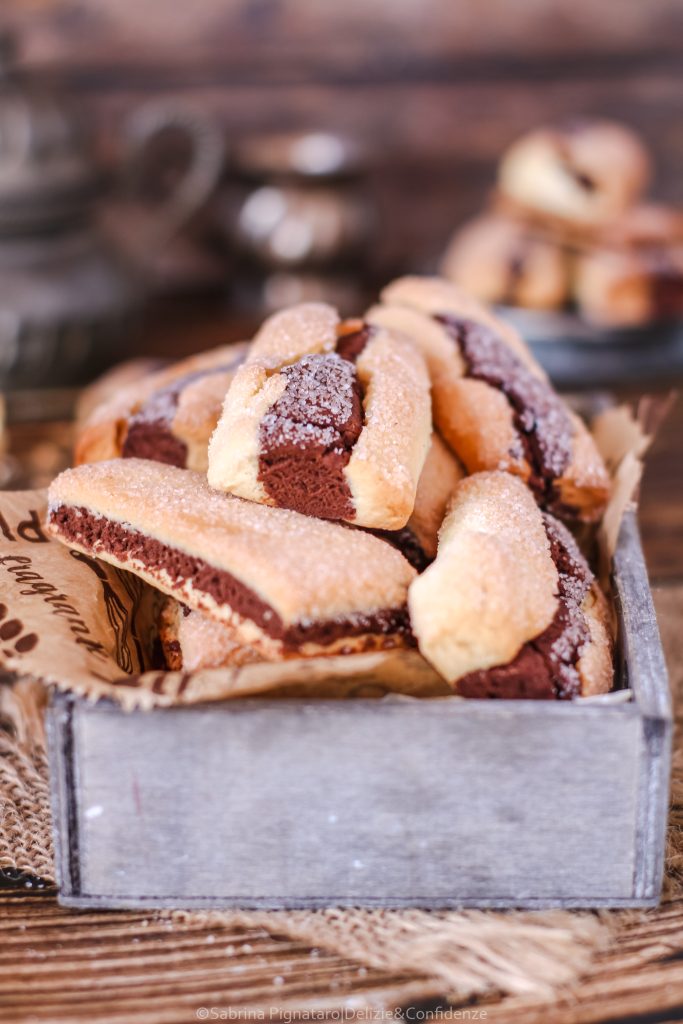 Biscotti da inzuppo bicolore, fragranti e senza burro.