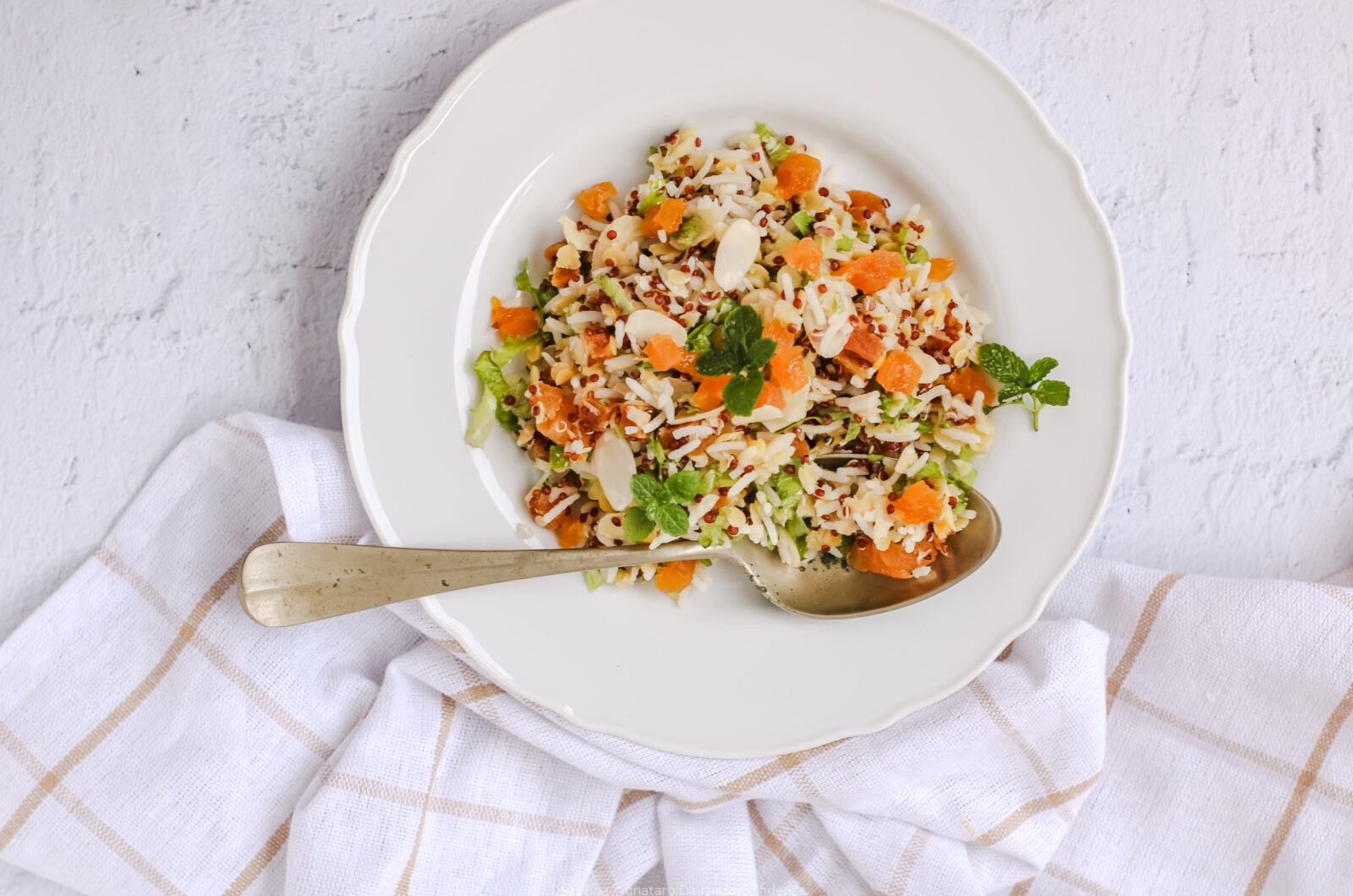 Insalata di quinoa e albicocche