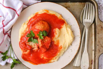 Polenta con polpette in umido